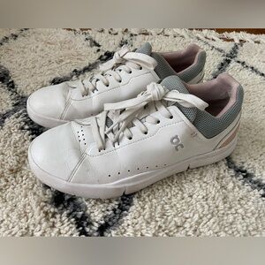 Women’s on cloud Roger tennis shoe